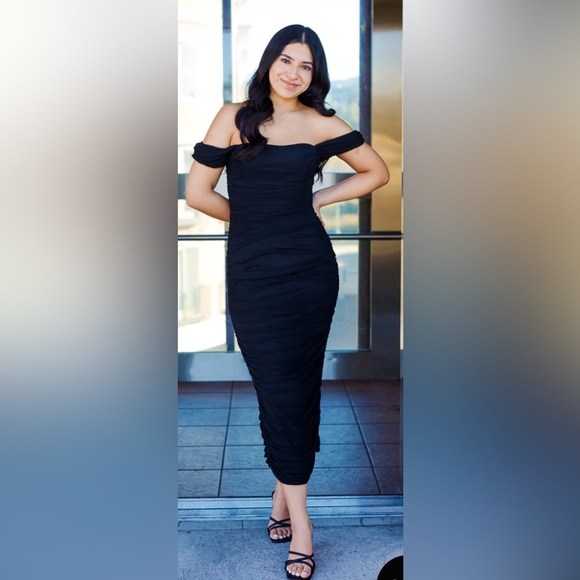 NWT Club London Off Shoulder Black Ruched Bodycon Midi Dress - Picture 8 of 8